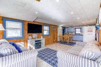 B&B East Wareham - East Wareham Waterfront Cottage with Private Dock! - Bed and Breakfast East Wareham