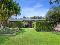 Absolute Beach Front Home -Dogs, Surf, Relax, Bush - B&B