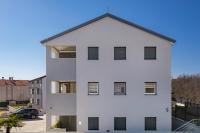Apartman Meri with garden - B&B