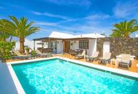 Exceptional 3 bedroom Villa Adsey -short walk to town - by Lanzarote Leisure Villas - Ferienwohnung