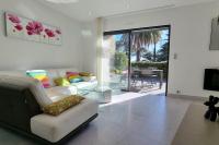 Chez K&D Appartement, piscine, mer 150m - B&B Grimaud