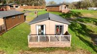 Two Bedroom Lodge In The Country - Owl, Peacock & Meadow - B&B