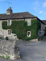 B&B Bakewell - Superbly appointed 300 year old stone cottage - Bed and Breakfast Bakewell