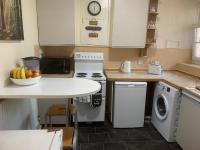 CENTRAL LOCATION! Double Bedroom 2 Mins Walk from Battersea Power underground Station! - B&B Londra