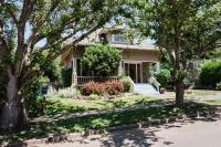 Southeast Portland Comfy & Eclectic Craftsman Home - B&B