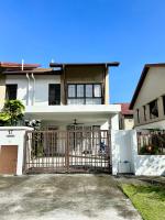 Serene Homestay Semenyih - Endlot House 4BR for 11 pax - B&B