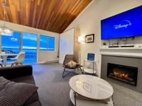 B&B Qualicum Beach - Oceanfront Loft - amazing views! - Bed and Breakfast Qualicum Beach