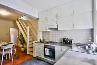 B&B Sydney - Elegant 2 BR on the edge of Downtown Dowling St 2 E-Bikes Included - Bed and Breakfast Sydney