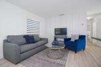 Blue Door Duplex Renovated Parking and Designed - B&B