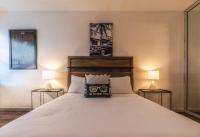 Travelers Hideout Located 1 block from the beach - B&B