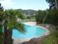 Grand Studio au calme avec PISCINE et à 5 mn à pied de la PLAGE - B&B La Seyne-sur-Mer
