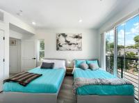 Central DC APT , City Skyline View , Close to All - B&B Washington D.C.