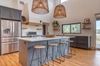 Chic Burnet Home on Lake Buchanan with 2 Fireplaces! - Chambres d’hôtes Burnet