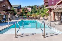 7-Bedroom Mountain Lodge Near Dollywood with Hot Tub, Theater Room & Resort Pool - B&B Pigeon Forge