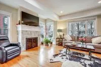 Elegant Saratoga Springs Stay: Walk to Town, Track - Ferienwohnung Saratoga Springs