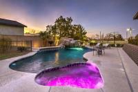 B&B Las Vegas - Spa, Pool, Gym, Games, Casita at 7BR Dream Mansion - Bed and Breakfast Las Vegas