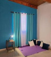 Lit Simple dans Dortoir Mixte