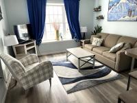 WOW-New Ski OnOff Suite By Pool Sleeps 4 Jiminy Pk - Bed and Breakfast Hancock