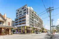 Spacious 2-Bed with Two Balconies with City Views - B&B