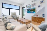 B&B Melbourne - Spacious 2-Bed Apartment near Lygon St Shops - Bed and Breakfast Melbourne