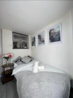 Modern self-contained studio - B&B Birmingham