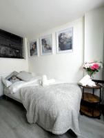 Modern self-contained studio - B&B Birmingham