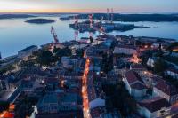 Arta Apartments City Center - with Private Parking - Bed and Breakfast Pula