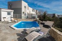 Apartment Luka - heated private pool - Bed and Breakfast