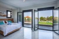Megan Luxury villa with private pool - Bed and Breakfast Pefkochori