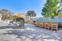 Fort Walton Home with Shared Pool - 2 Mi to Beach! - B&B