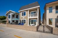 Newport Paradise - Oceanfront Home by the Pier - B&B