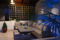 Bamboo Oasis Apartment with terrace in the garden and free parking, Rijeka - B&B Fiume