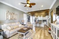 Walk to Beach Stunning Gulfport Getaway - B&B Gulfport