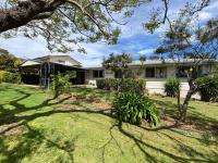 Spacious 4-Bedroom house in a shared property - B&B Harristown