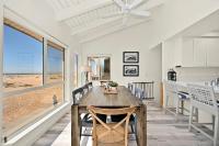 Beachfront home with Sweeping Ocean Views, AC, Walk to the Pier, Restaurants, Shops, Activities - B&B Newport Beach