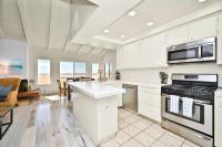 Beachfront home with Sweeping Ocean Views, AC, Walk to the Pier, Restaurants, Shops, Activities - B&B Newport Beach