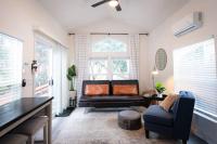Peaceful Tiny Home with Two Queens and Loft - B&B