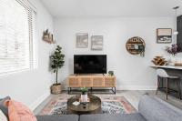 Stunning Studio Apt near Broad Ripple CozySuites - B&B