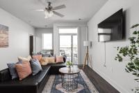 Cozysuites Spacious 2BR next to Whole Foods - B&B