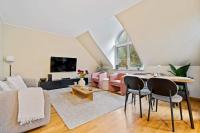 B&B Luxembourg - Chic 2BR Beggen Apt: Comfort & Style - Bed and Breakfast Luxembourg