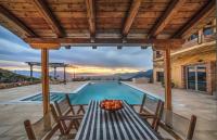 Villa Daphne Private Pool & Amazing View - Chambres d'hôtes Damiá