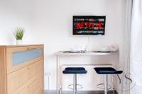 Modern 1C Longton Studio Near Alton Towers with Netflix, Wi-Fi & Kitchenette - B&B Stoke-on-Trent