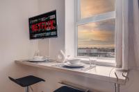 Smart Studio 1B Near Alton Towers with Netflix, Wi-Fi & Parking - B&B Stoke-on-Trent