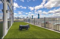 Spacious Castle w Gym Pool Free Parking I Walk to Dowtown n Broadway - B&B