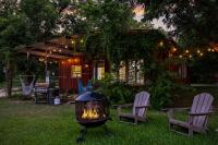 The Nut House - B&B Maxwell