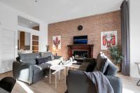 Downtown-301 | Spacious Modern 1BR Suite with Fireplace
