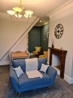 Spacious Mytholmroyd Apartment with River Views - Chambres d'hôtes Mytholmroyd
