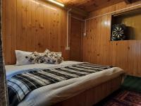 Camera Matrimoniale con Vista Giardino