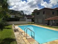 Espaço com piscina em Teresópolis. - B&B Teresópolis