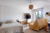 À Laye station Charmant T1 33 m2 - Bed and Breakfast